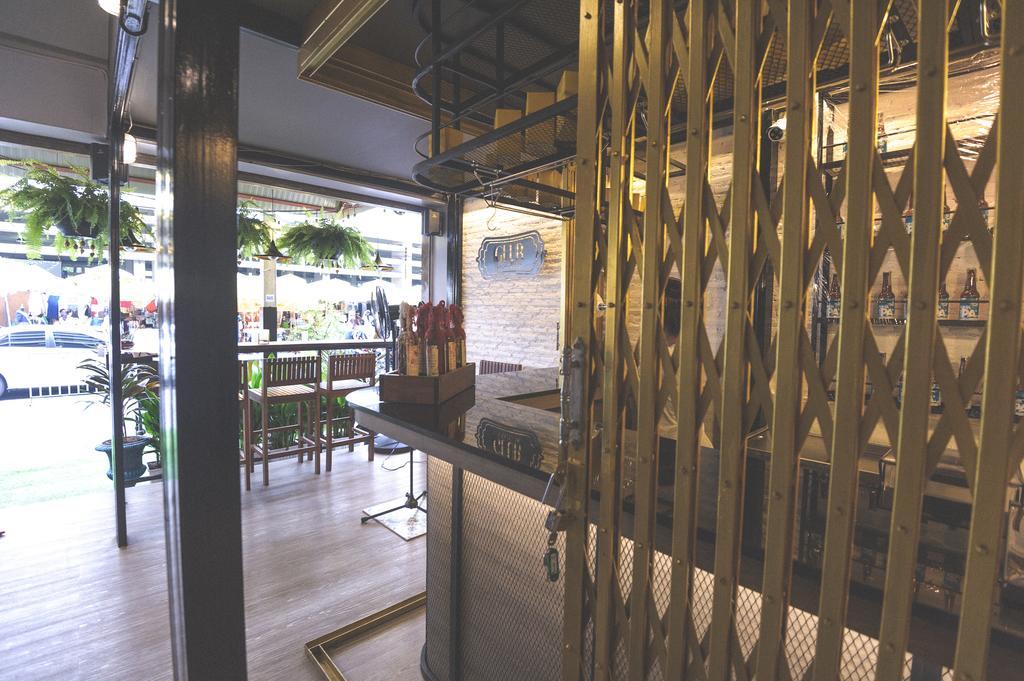 Glad Bangkok Hostel Bar & Restaurant Esterno foto